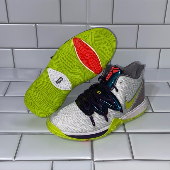 NIKE KYRIE V 5 Kobe MAMBA MENTALITY BASKETBALL SHOES GS 4Y & 5Y - Picture 3 of 10